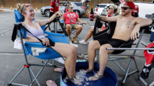 Carolina Hurricanes tailgaters battle heat wave ahead of Game 5 of the Stanley Cup