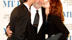 Debra Messing and Eric McCormack Mourn Late 'Will and Grace' Director