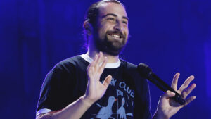 Noah Kahan Asks Fans Not to Poop Their Pants During Concerts: 'Dear God'