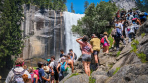 ‘Pure chaos’ at crowded Yosemite. Senators call for return of reservation system