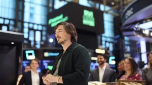Goldman Sachs raises Robinhood stock price target after record trading surge