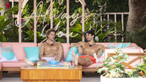 Love Island's Zach Complains He Always Has ‘Morning Wood': 'I Can't Get Up'