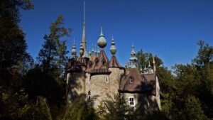 Dueling stories of romance and betrayal open NC castle trial