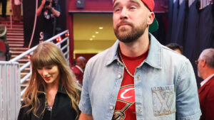 Taylor and Travis Get Sweet Notes From 1st Responder Families After Donation