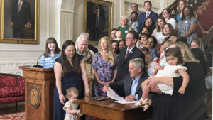 NC law extends parental leave to 12 weeks for state employees